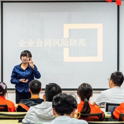 納宏光電開展企業合同風險防范專題培訓